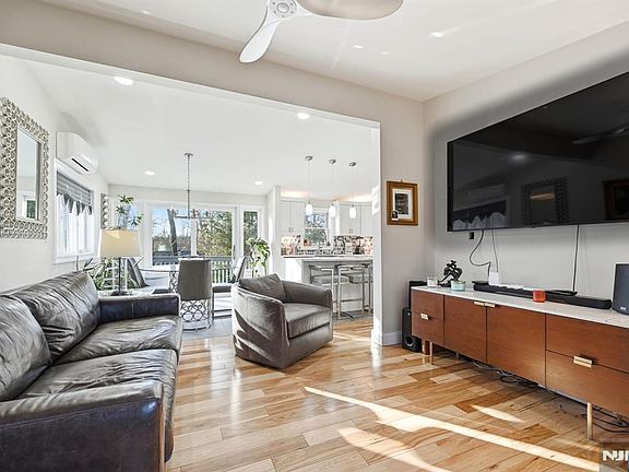 3rd image of 6 Ramsay Rd W