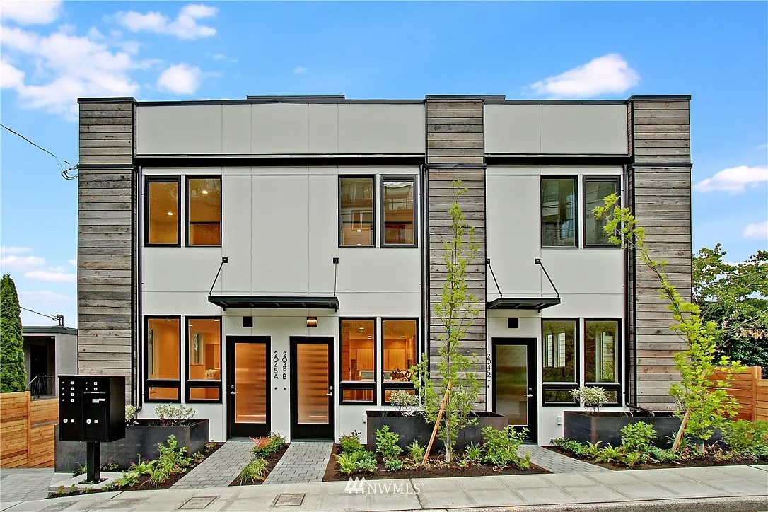 2045 B 13th Avenue W photo 1