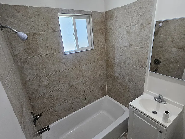 239 W 25th St #4 — Photo 4