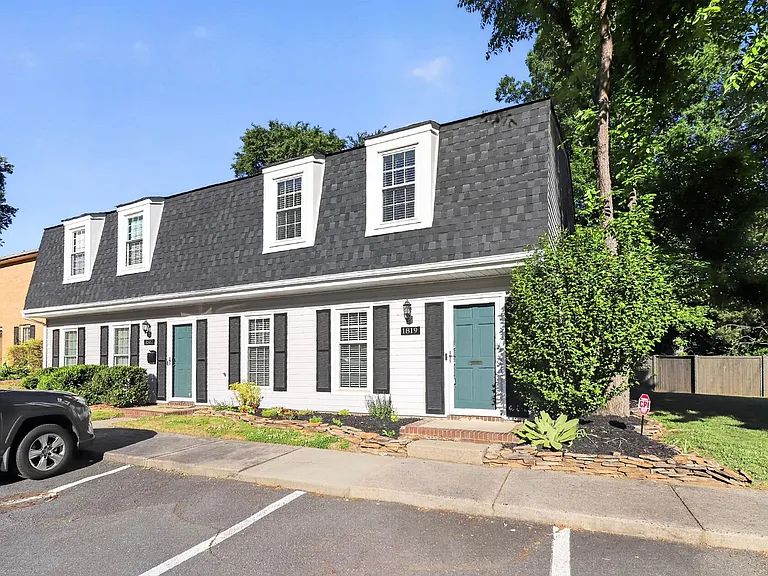 1819 Sabrina Ct — Photo 2