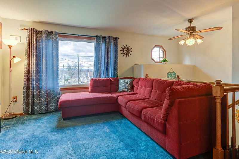 5th image of 192 McCullough Place