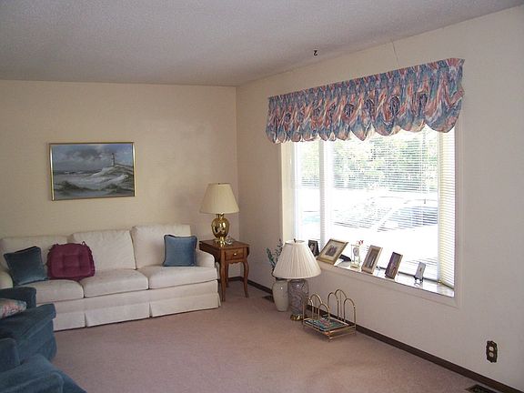 3rd image of 515 Wren Dr