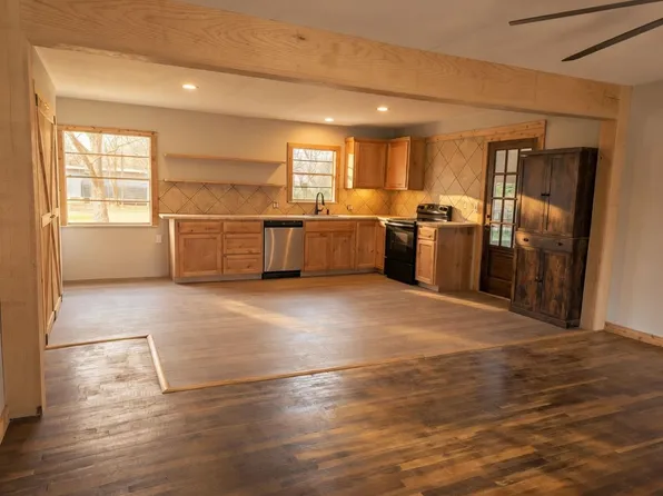 408 S Washington St, Grand Saline, TX 75140