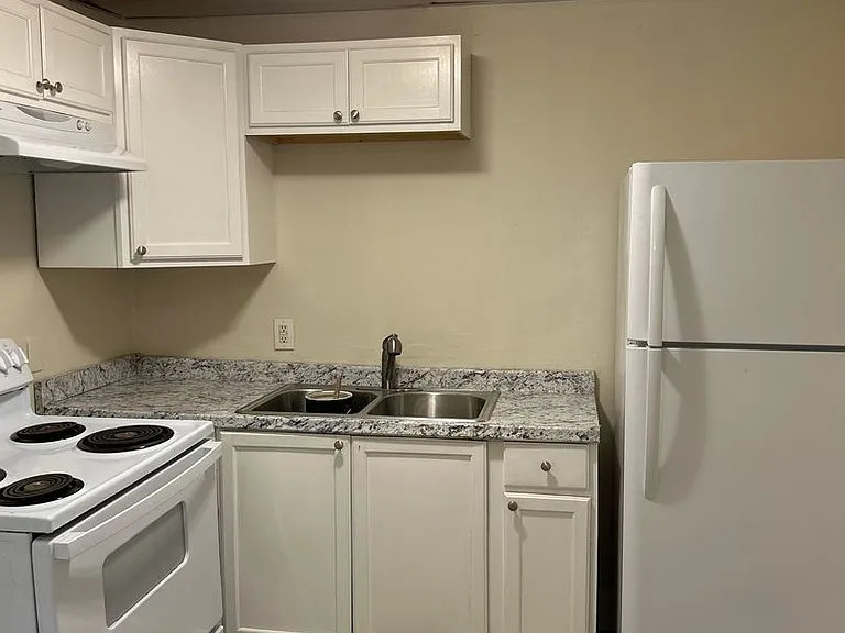 611 Stewart Ave SE — Photo 7