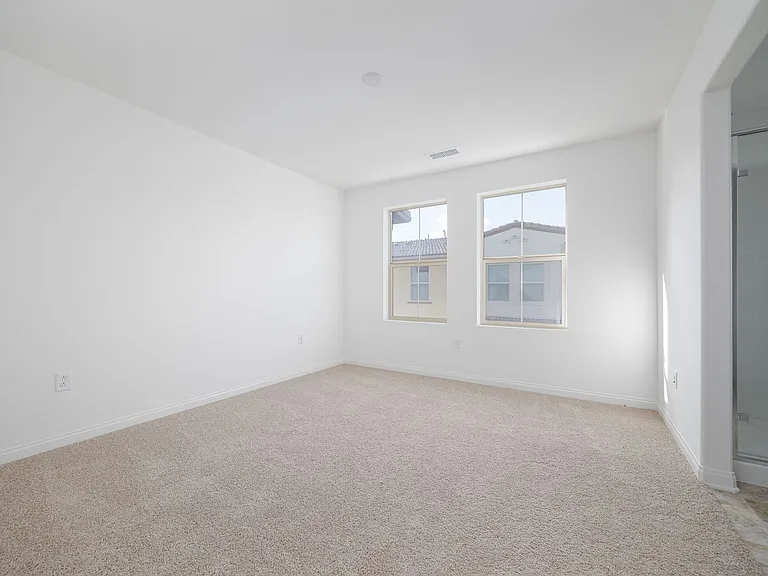 1749 Laurelwood Way — Photo 14