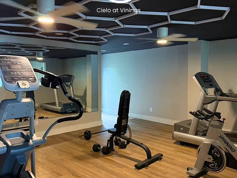 Premium Living at Cielo at Vinings - Pool, Gym & More! — Photo 14