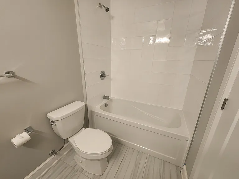 341 Tweedsmuir Ave #D — Photo 18