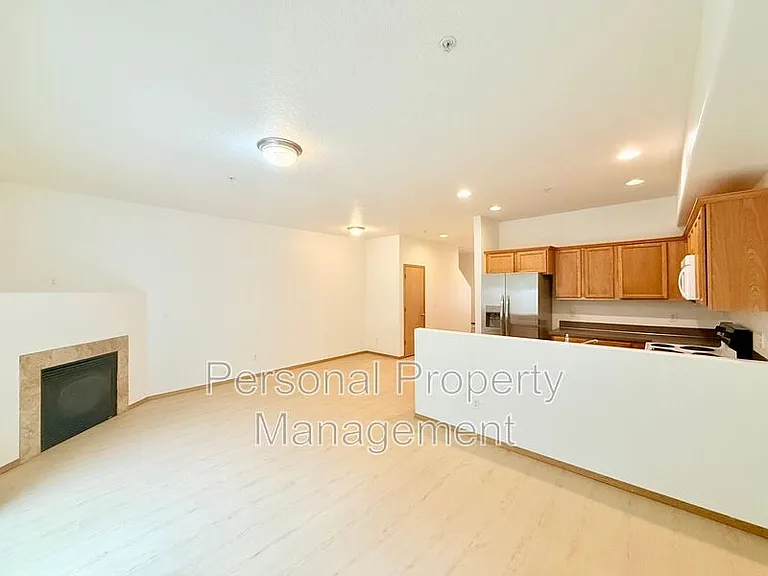 855 NW Ivy St — Photo 5