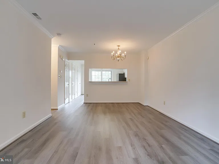 3050 S Glebe Rd — Photo 15