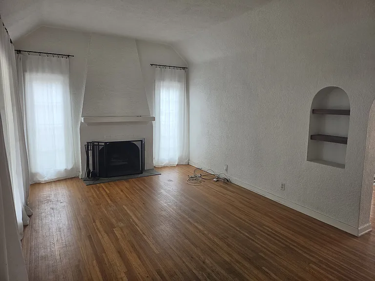 1721 N Fairview St — Photo 5