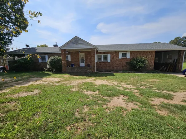 601 Farmers Mountain Rd, Gretna, VA 24557