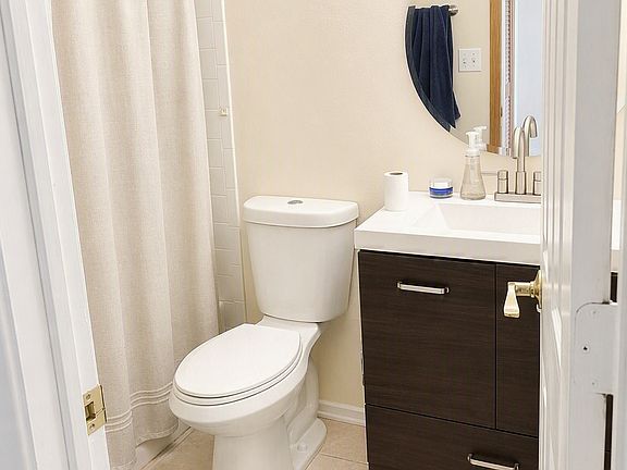 5th image of 2928 Bradley Ct
