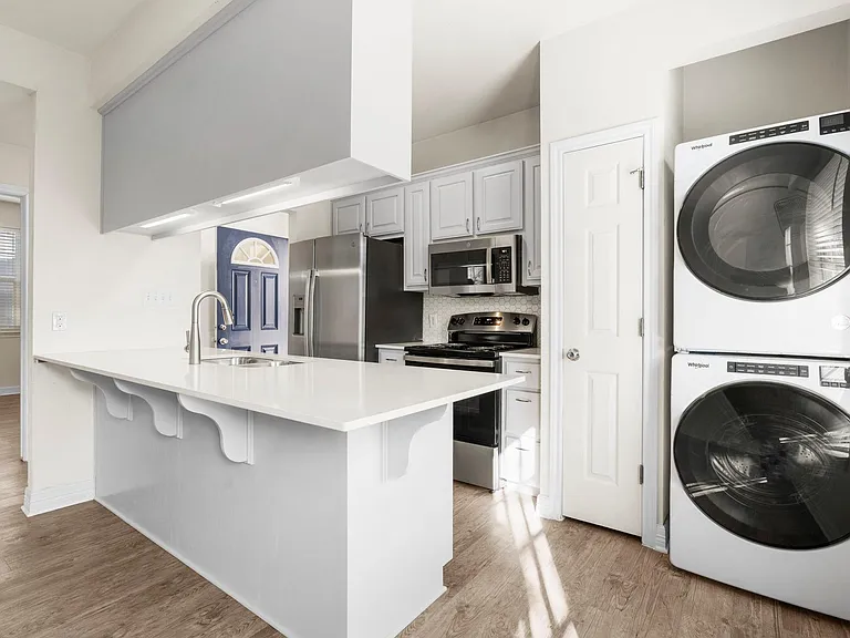 1100 W 25th St #101 — Photo 24