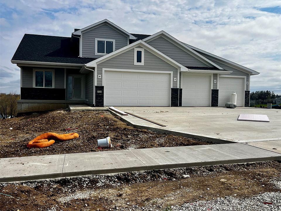1st image of 320 Van Buren Dr