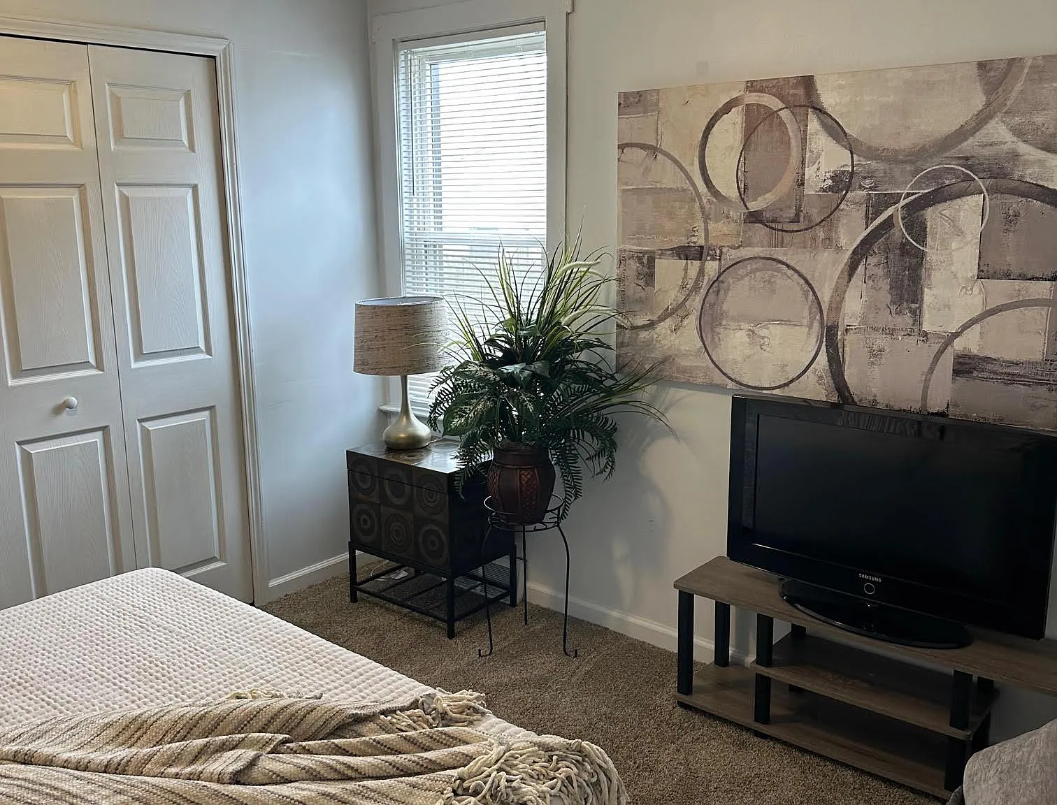 3 bed, 1187 sqft, $1,900 — Photo 2