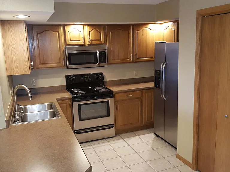 1607 Wingate Dr #6 — Photo 3