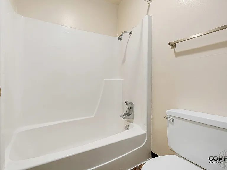 1237 S Dewey St — Photo 21