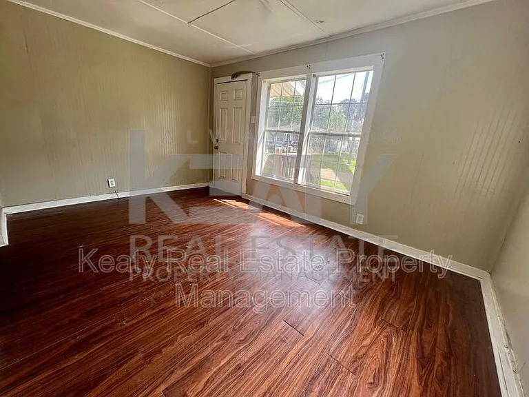 109 Dora St — Photo 3