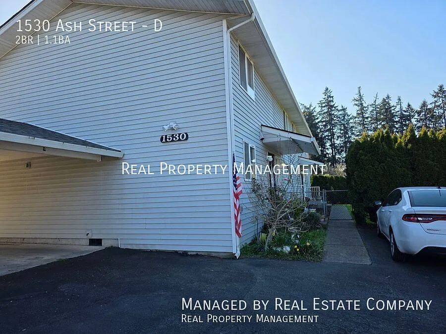 Building Photo - 1530 Ash St #D