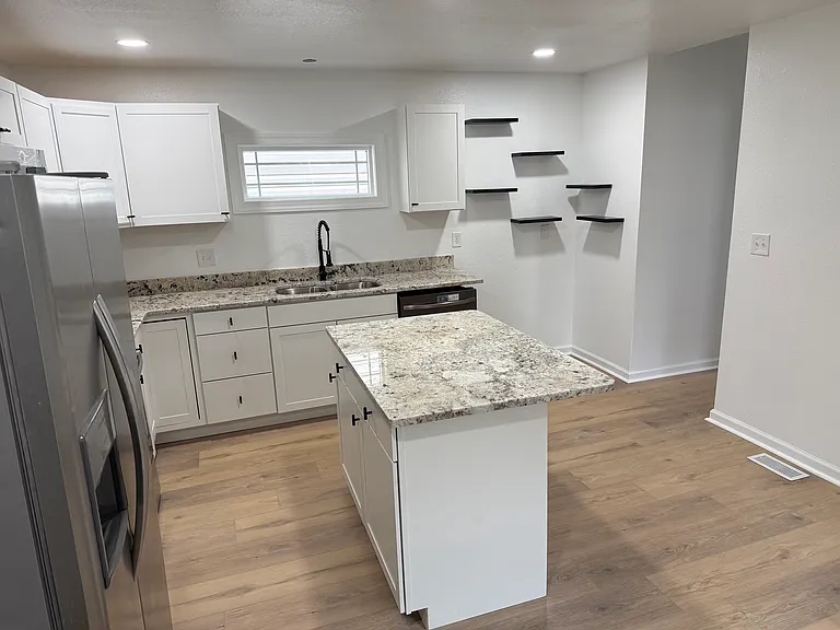 1440 Lasalle Ave — Photo 1