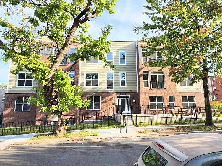5900 Foote St NE — Photo 6