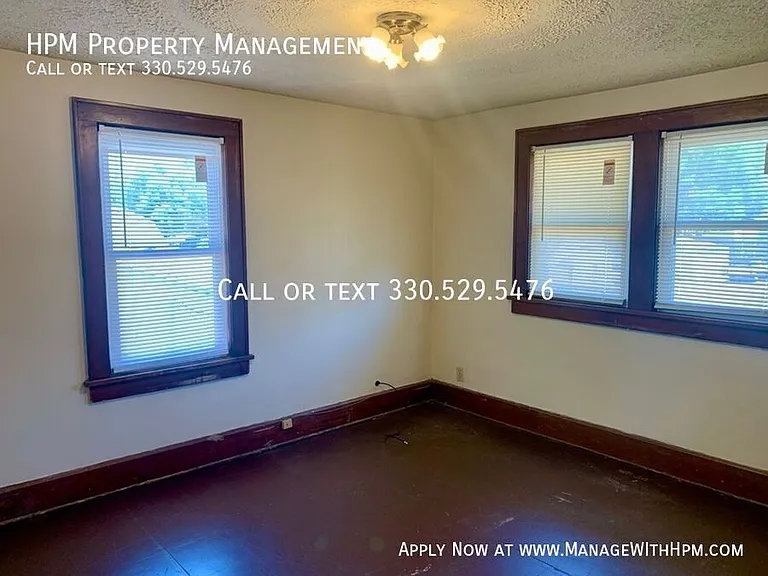 1525 Miami Ct NE — Photo 7