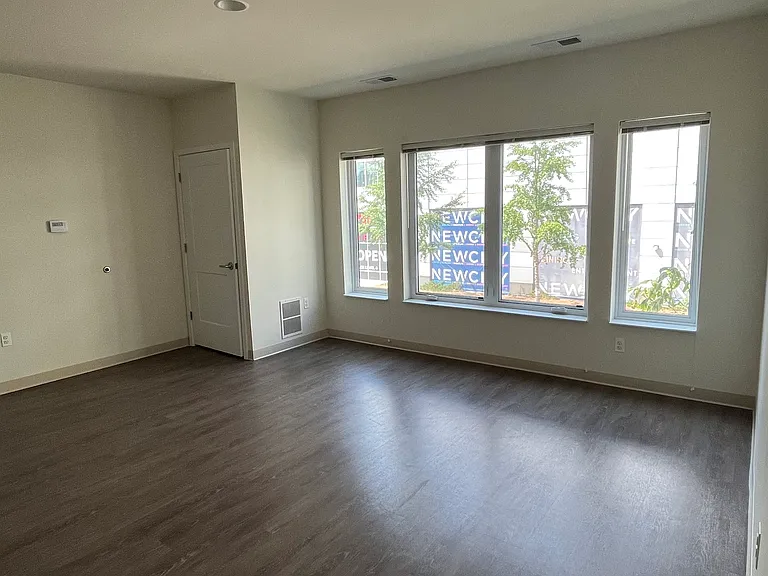Schiller Place — Photo 9