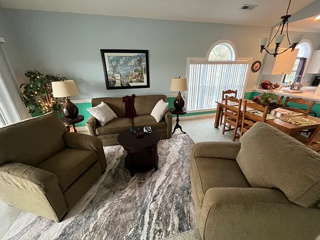 Hibiscus Dr — Photo 32