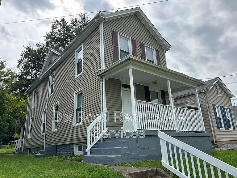 411 Millikin St — Photo 3