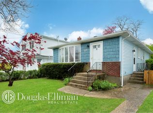 83 Deauville Blvd, Copiague, NY 11726