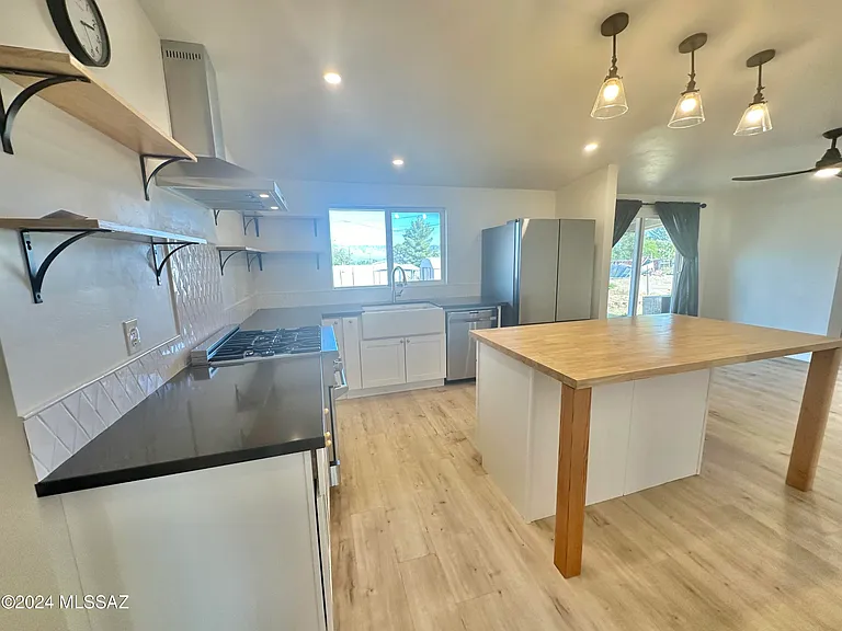227 S Avenue B — Photo 8