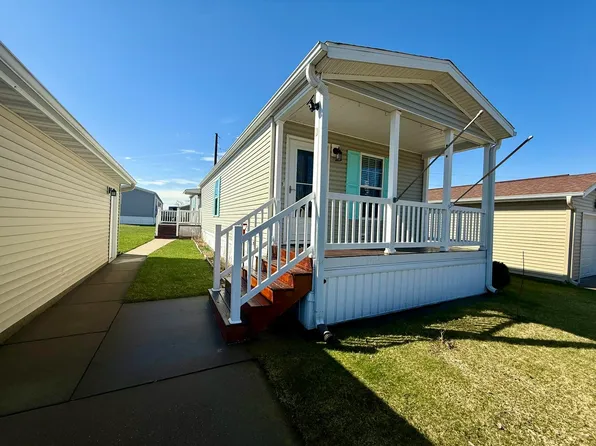 527 Collin Dr, Tomah, WI 54660