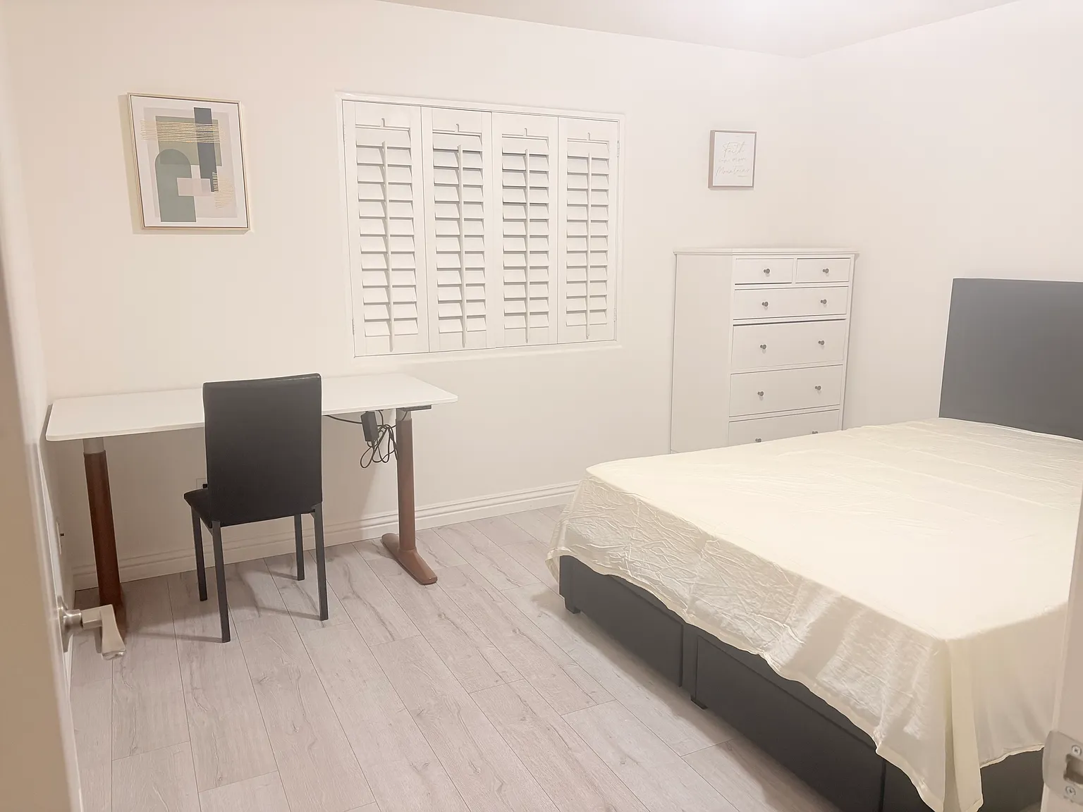 4 bed, $900 — Photo 1