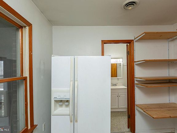 3rd image of 35 Grant Rd