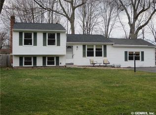 27 Baylor Cir, Rochester, NY 14624