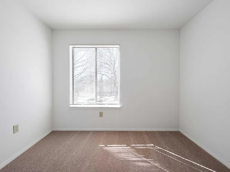Foxridge Apartment Homes — Photo 181