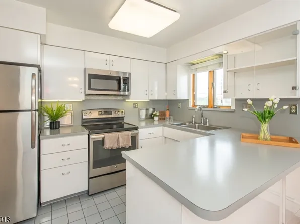 21 Westminster Pl, Garfield City, NJ 07026