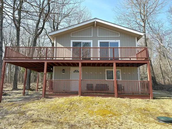 2248 Doe Dr, Long Pond, PA 18334