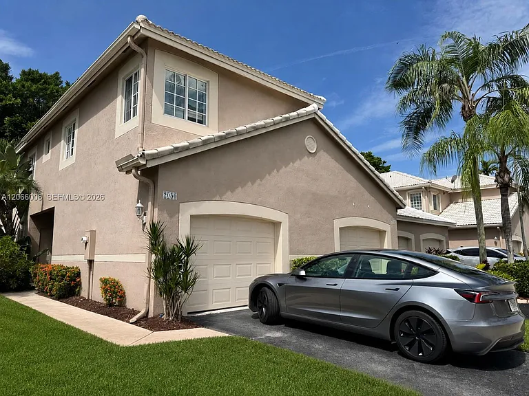 2050 Madeira Dr — Photo 1