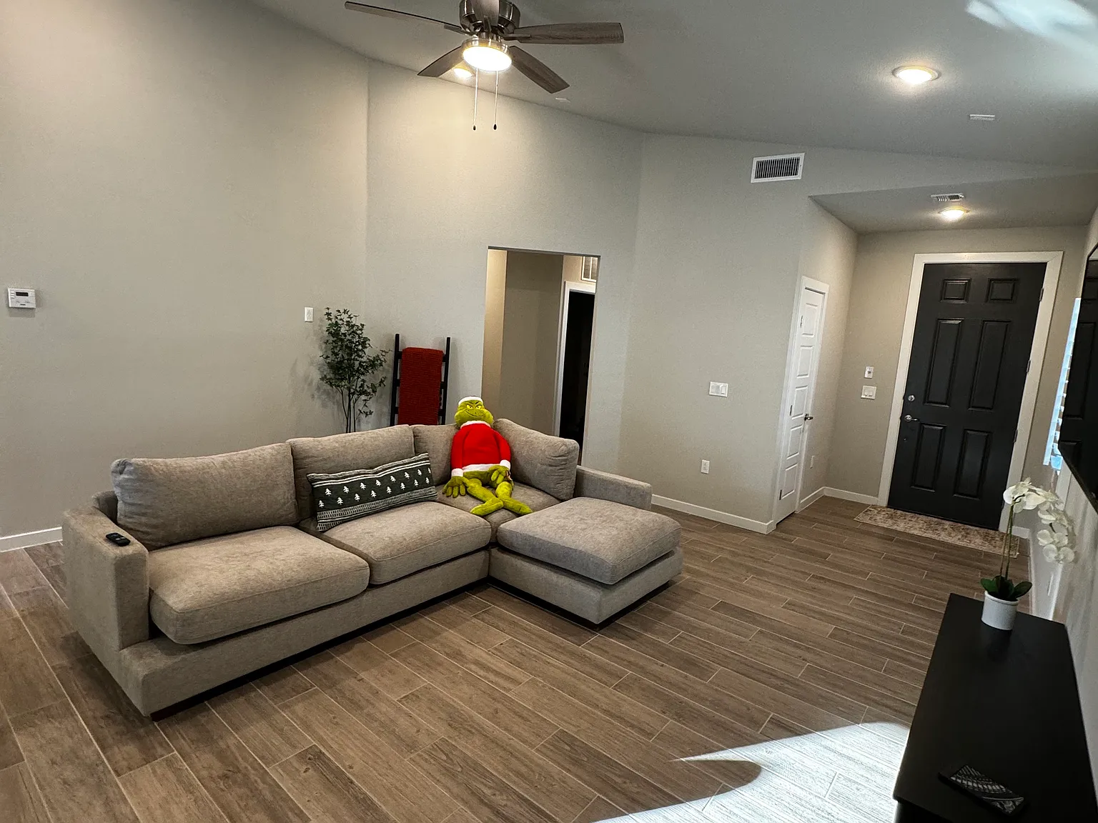 3 bed, 1448 sqft, $1,850 — Photo 2