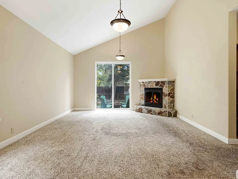 131 N 6th Ave — Photo 10