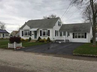 4 Greenpost Ln, Warwick, RI 02889