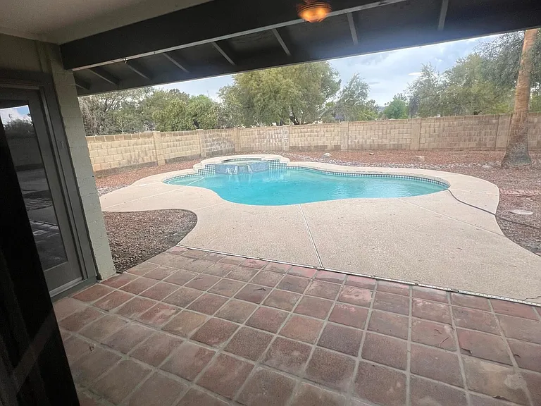6530 S Farmer Ave — Photo 3