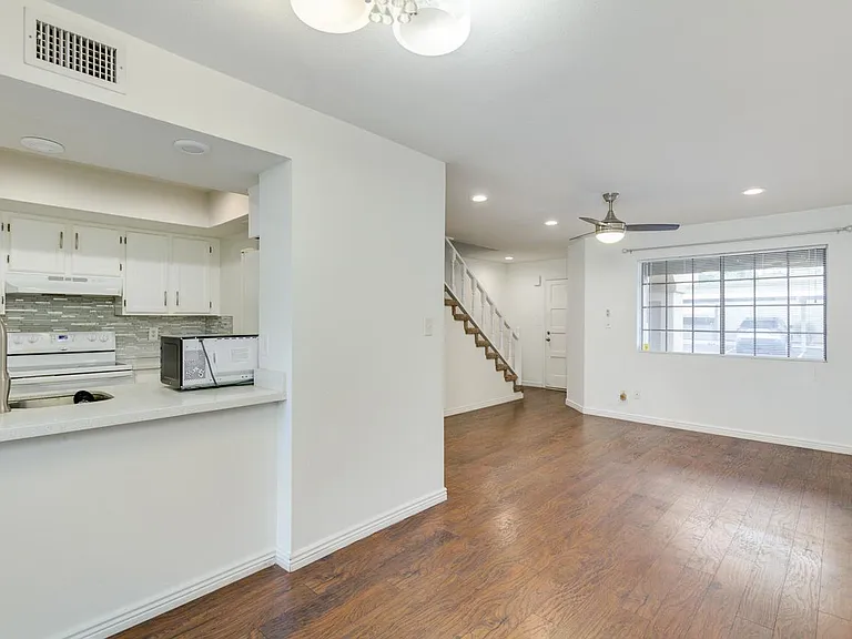 1440 W La Jolla Dr — Photo 3