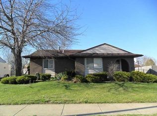 23876 Cedar Ridge Dr, Brownstown, MI 48174