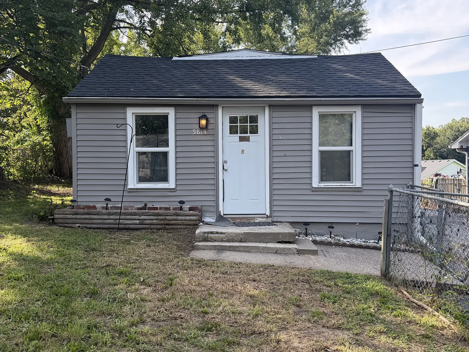 5814 Northeast Gunn Avenue - 1 — Photo 1