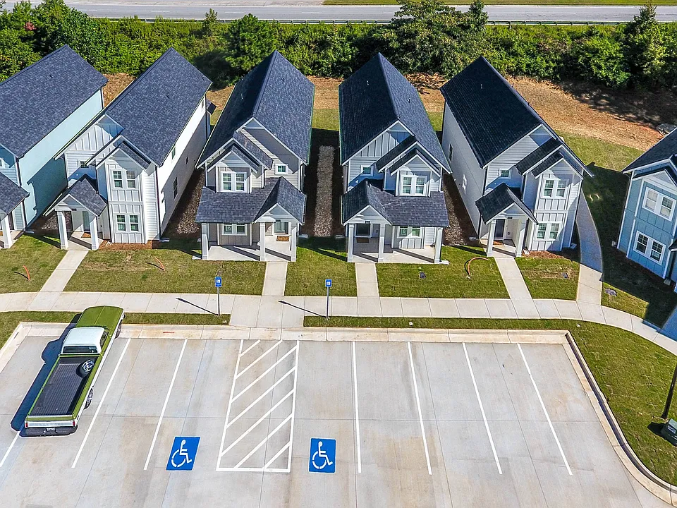 Oakwood Commons By Stella Homes