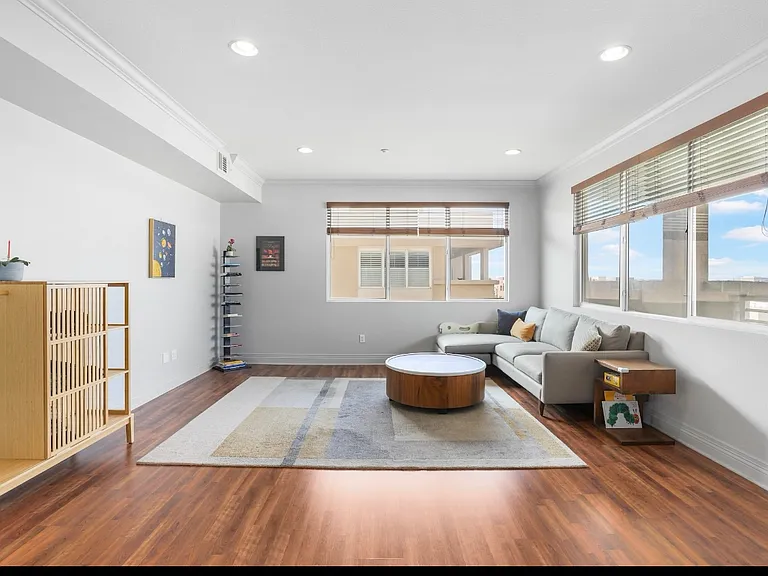 13024 Union Ave #401 — Photo 4