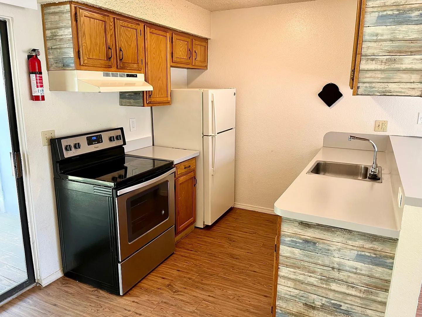 122 Hillside Duplex — Photo 3