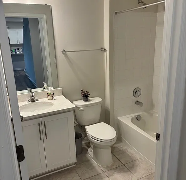Main level full bath